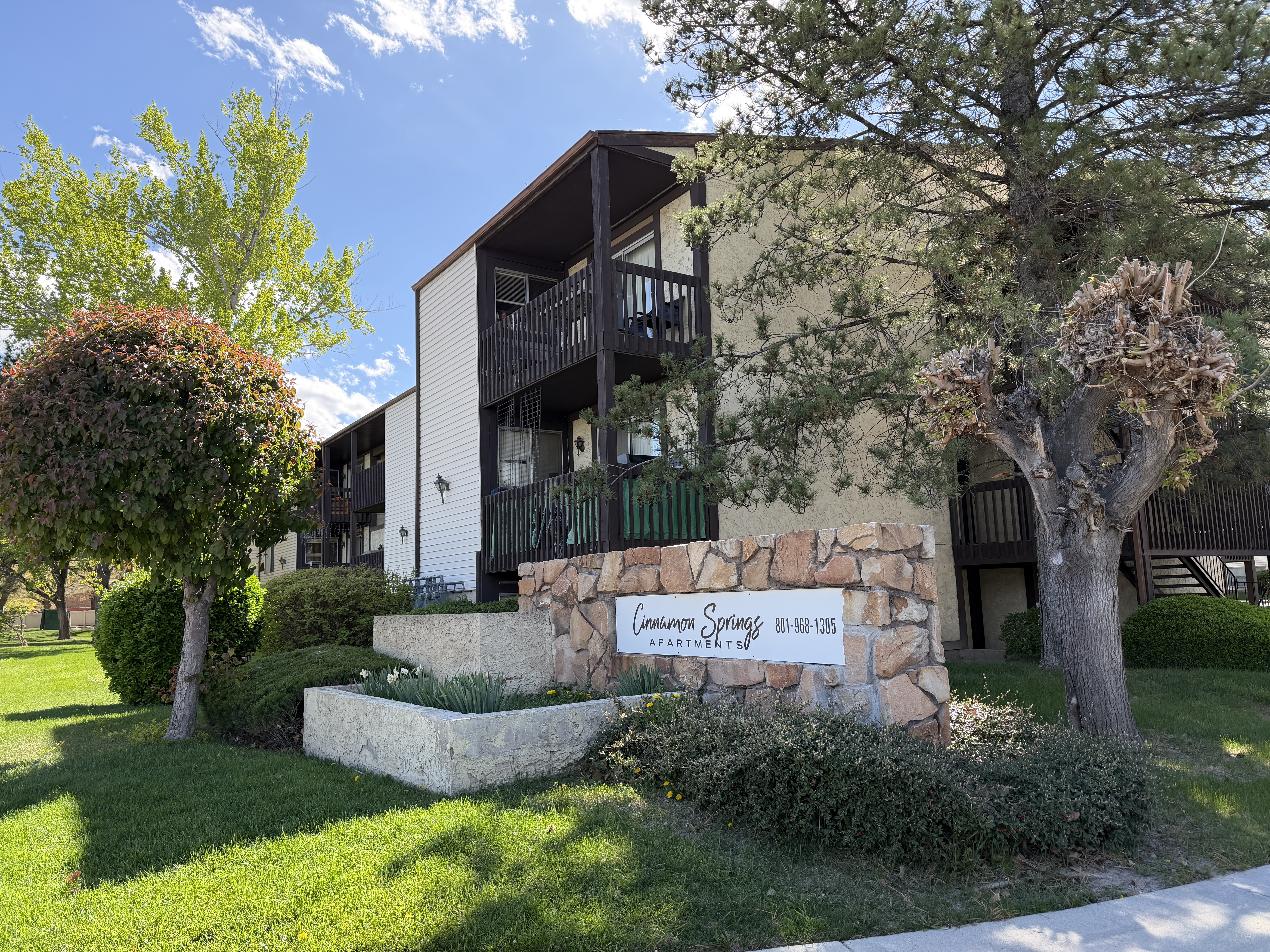 Cinnamon Springs Apartments exterior, Taylorsville UT
