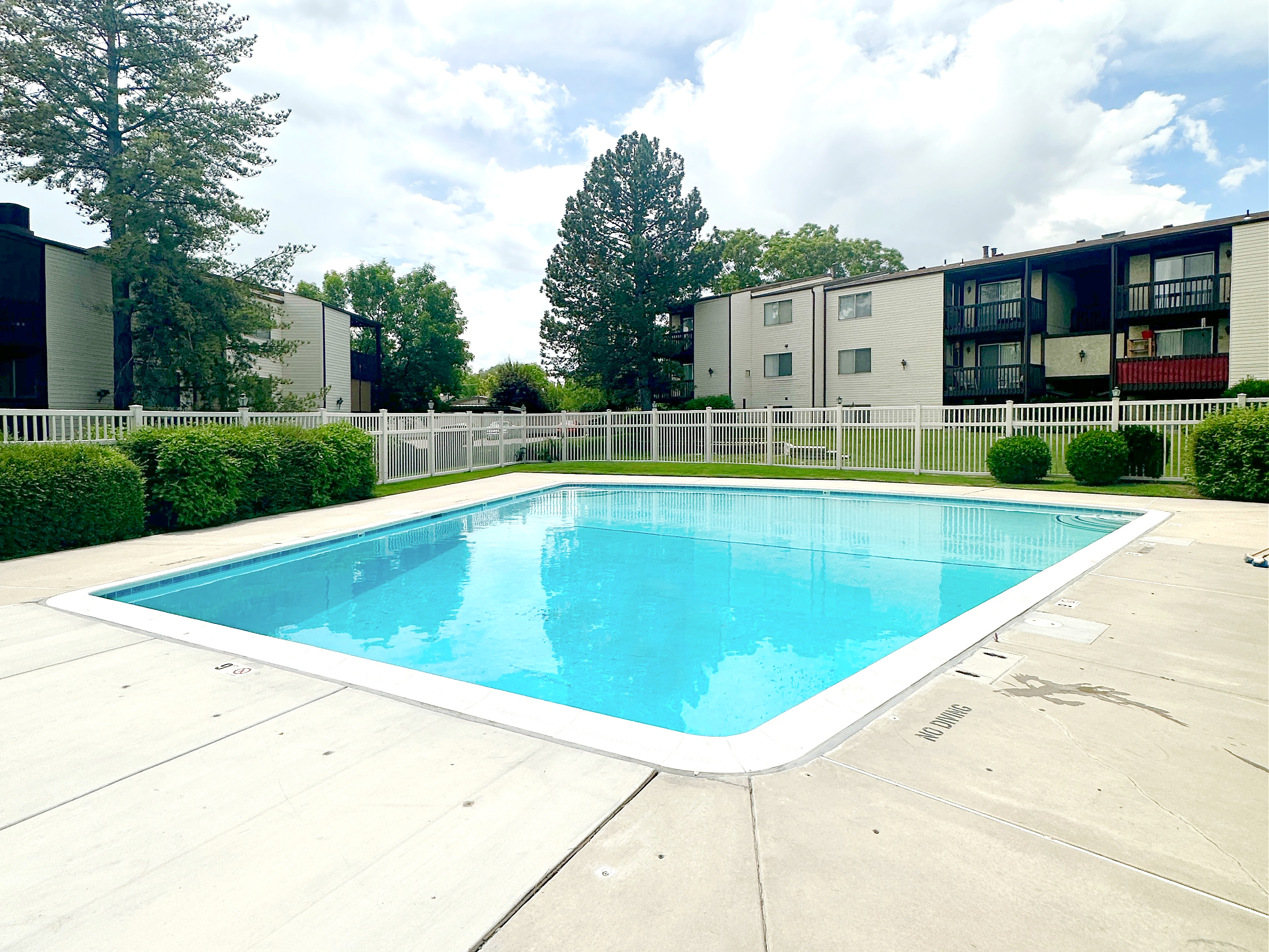 Cinnamon Springs community pool